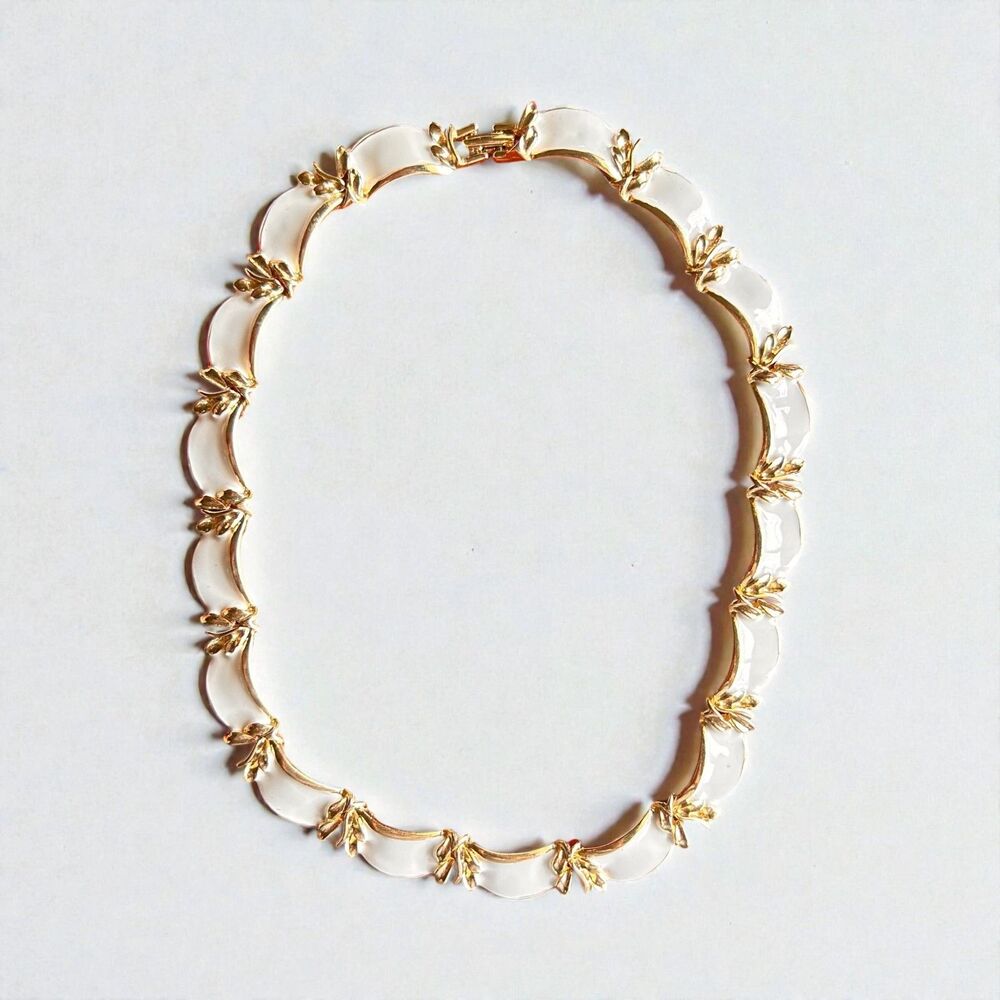 Vintage Gold Tone White Enamel Link Choker Necklace Floral Leaf 15”
